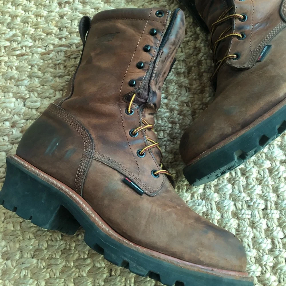 Red Wing Men's 9-inch Steel Toe Logger 4420. Size 9.5